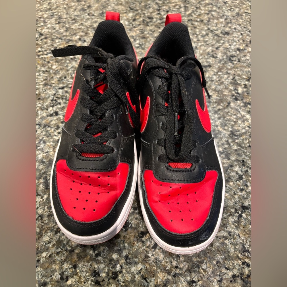 Like new Youth sz 3.5 Nike Air Force !